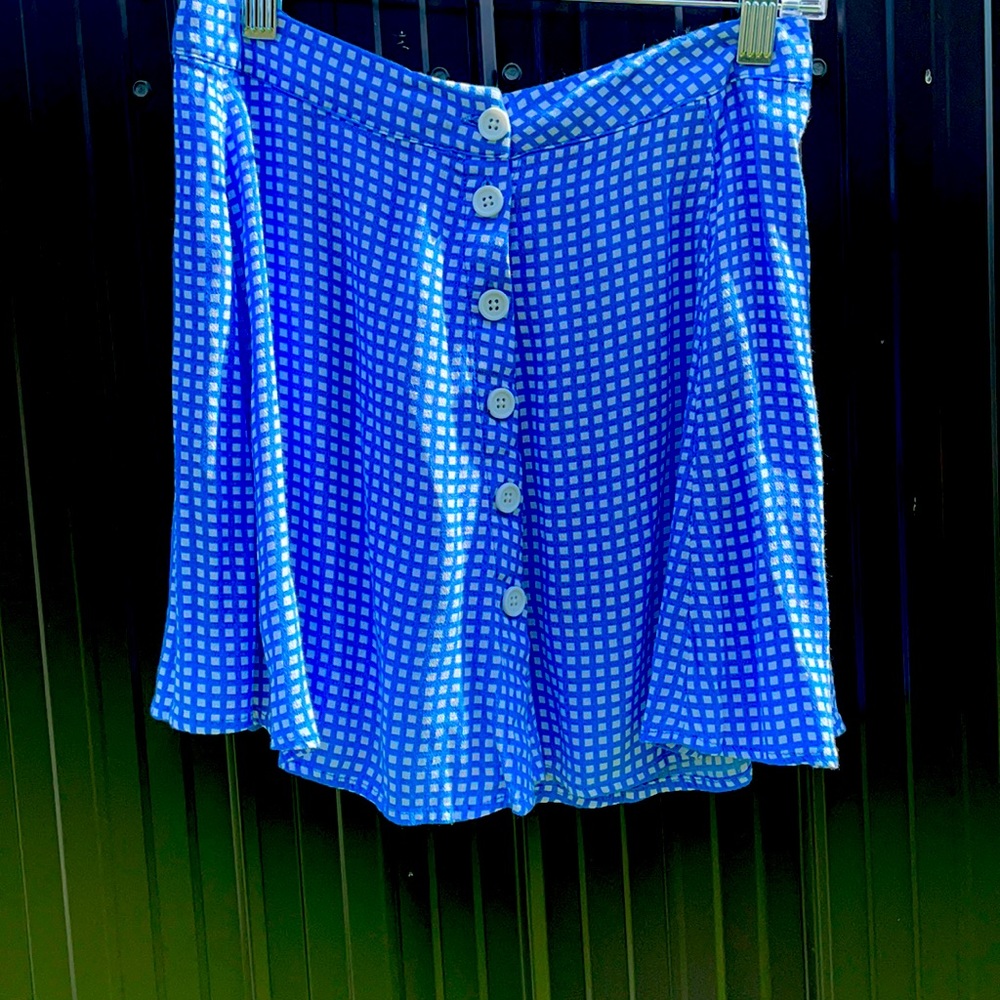 What a skirt!